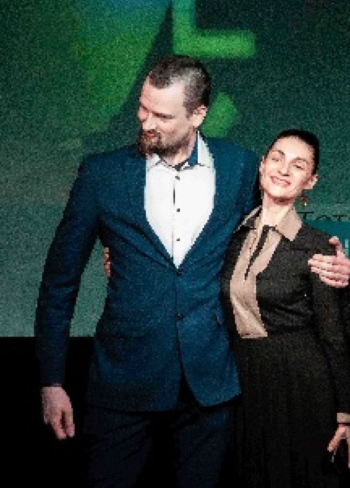 Полина ищет па